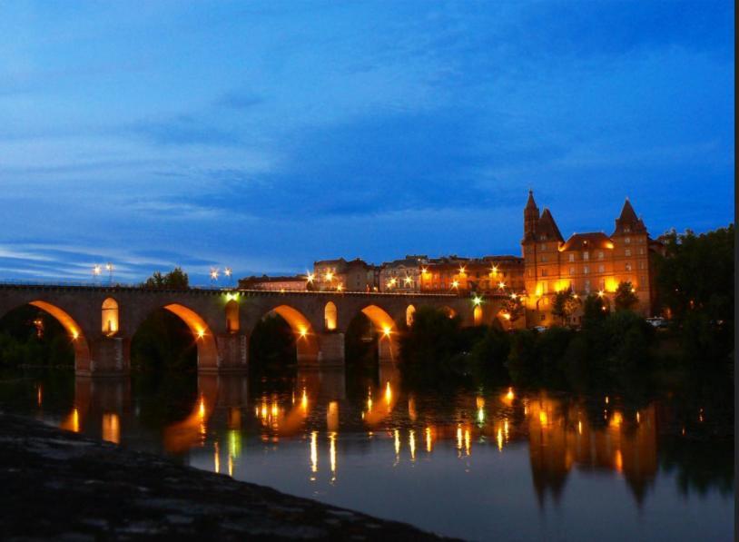 Le Central Montauban Eksteriør bilde